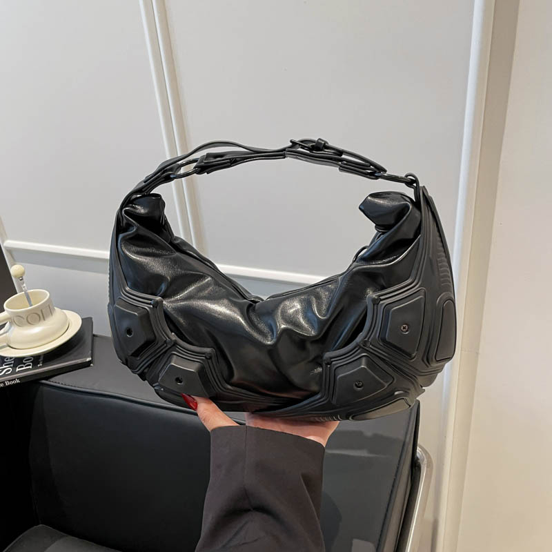 Women Bags 2026 Trends - กระเป๋าสะพายทรงครึ่งวงกลมสีดำสุดเทรนดี้ สไตล์พังก์ วัสดุหนัง PU นุ่ม กระเป๋าสะพายข้างสำหรับผู้หญิง